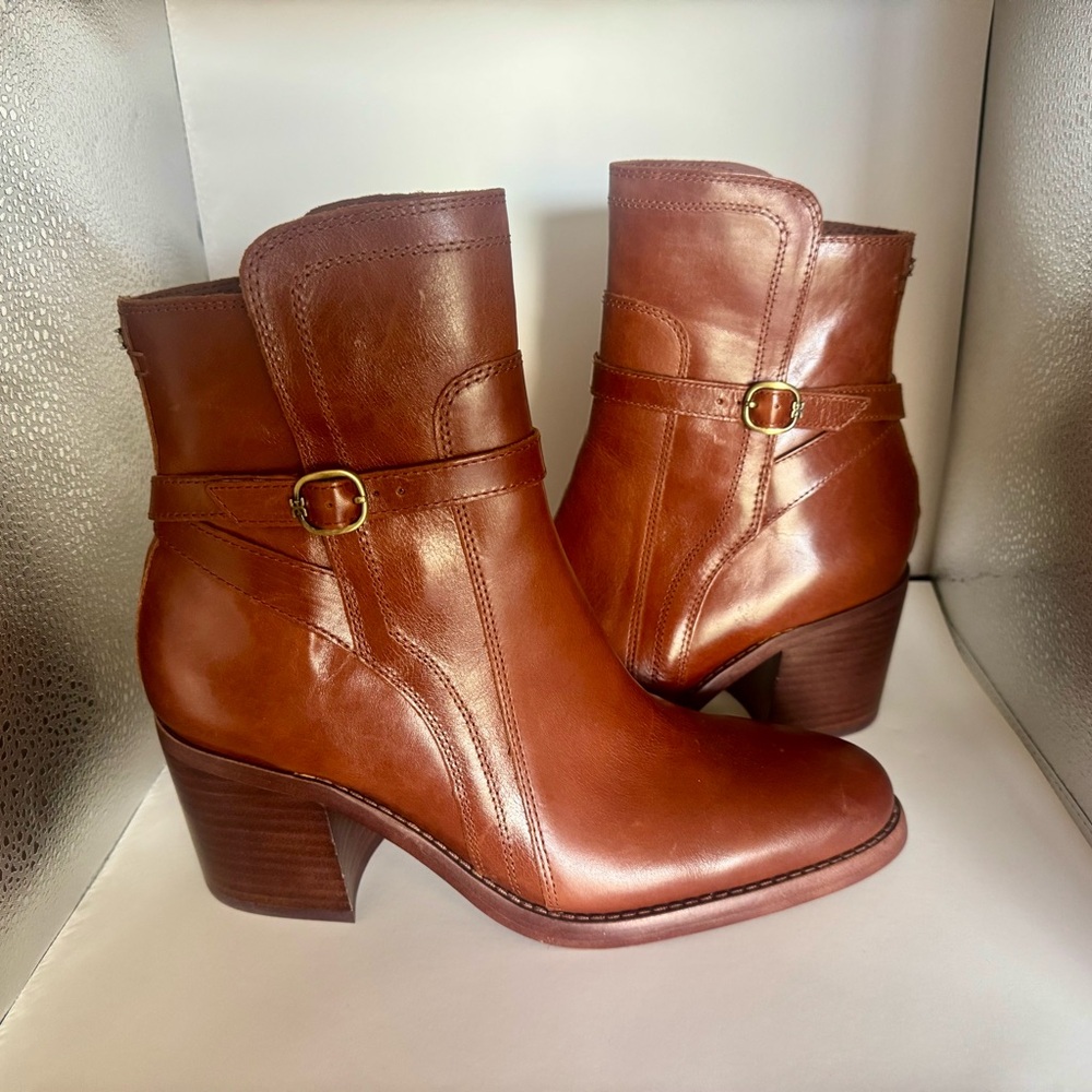 Sam Edelman Womens Simona
Block Heel Ankle Bootie